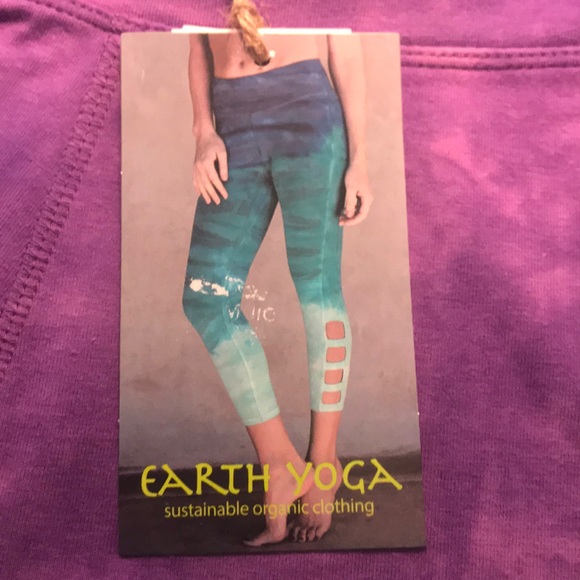 ‼️1 S LEFT‼️🆕 Earth Yoga Tie-Dye Capri Leggings - Picture 6 of 7